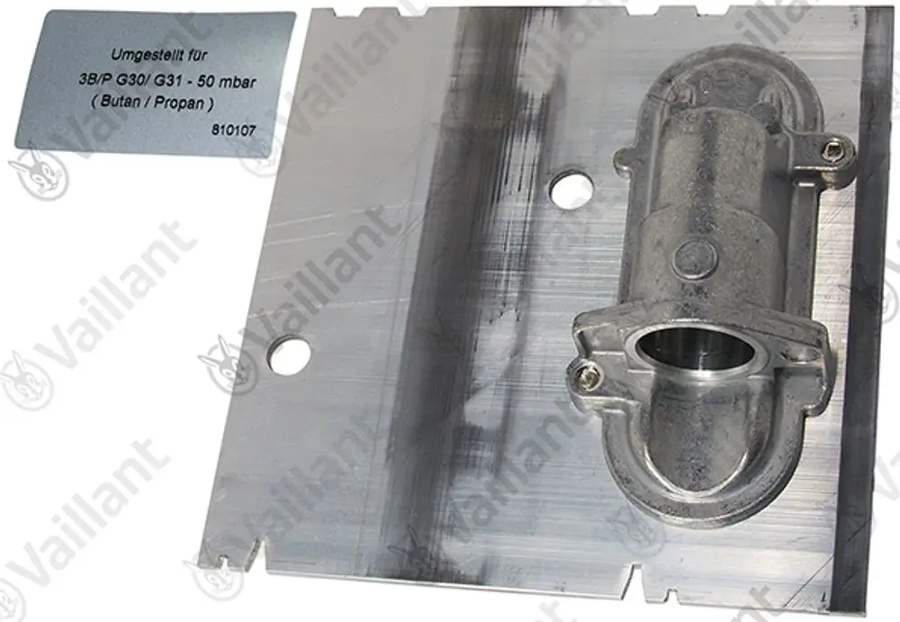 Verteilerrohr aus Metall mit Anschluss und montierter Kennzeichnung für Vaillant Geräte, geeignet für den Betrieb mit Butan/Propan.
